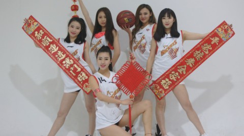 铁军玫瑰绽放新春：八一富邦篮球宝贝的激情与柔美