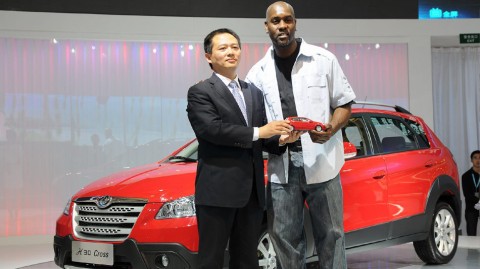 从手套先生到智慧家享，佩顿助阵东风风神那场跨界盛宴你还记得吗