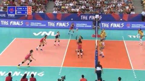 这是为你准备的一篇符合新媒体体育号发布标准的中国vs荷兰排球比赛复盘稿件。